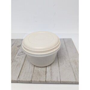 Vintage Rubbermaid Servin Saver #2 Round 4 Cup Food Container Almond Lid